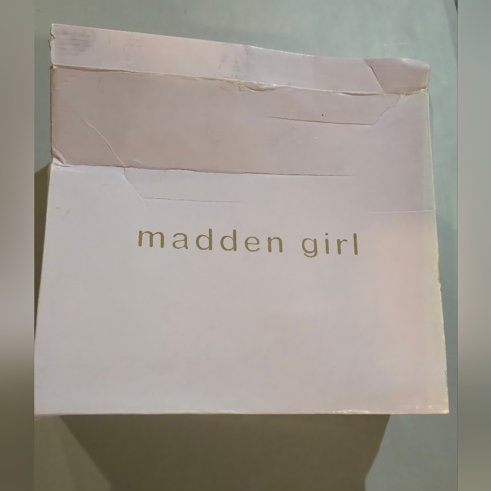Madden Girl Tan Suede Ankle Boots with Buckle (7c3) - Picture 2 of 6